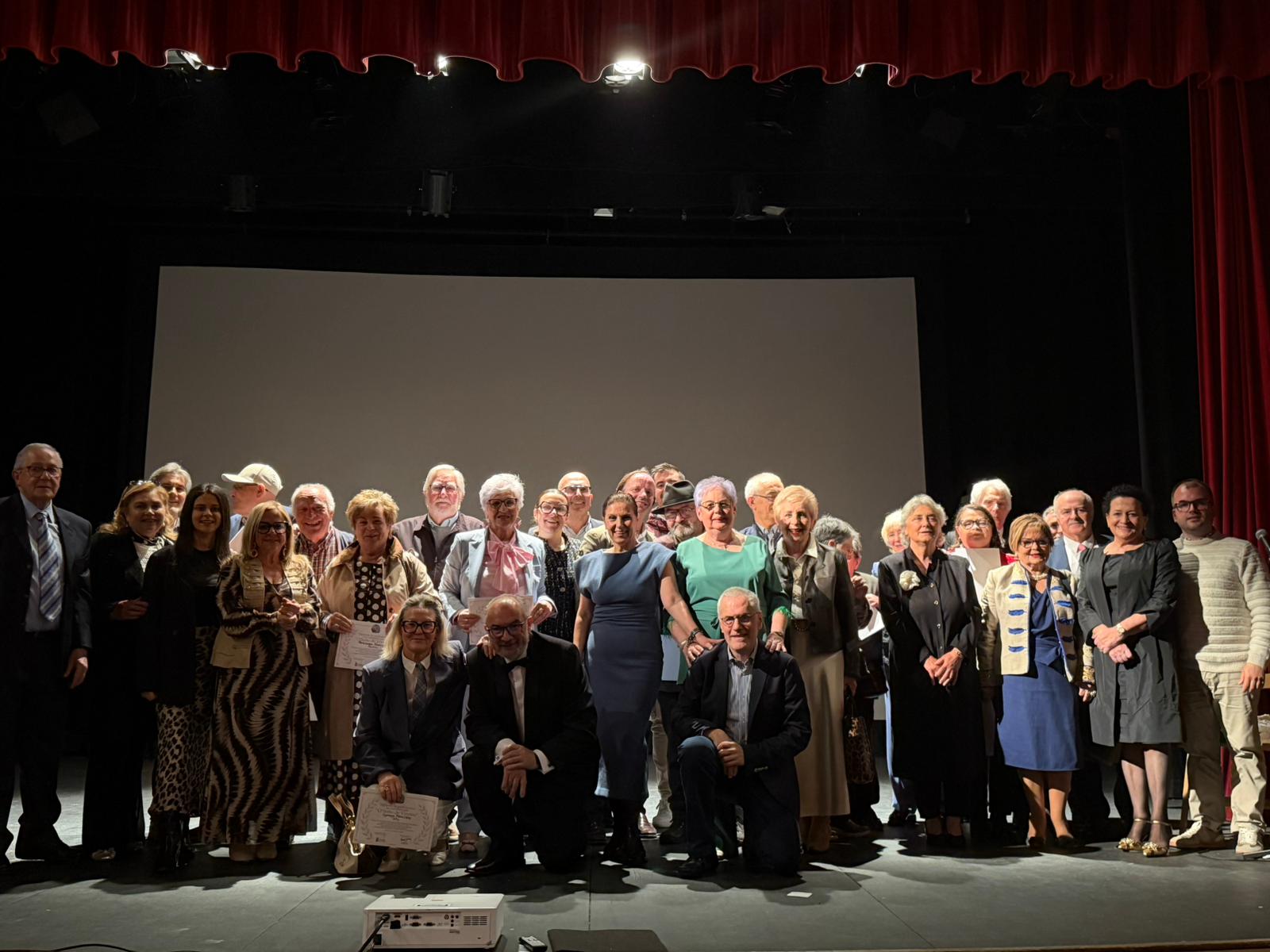 Premiere — grupo en escenario