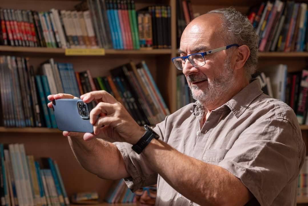 Manolo Gómez con el Premio Goya