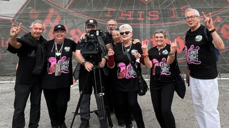 El equipo de Ciudad de Cine Sénior con la cámara durante un rodaje